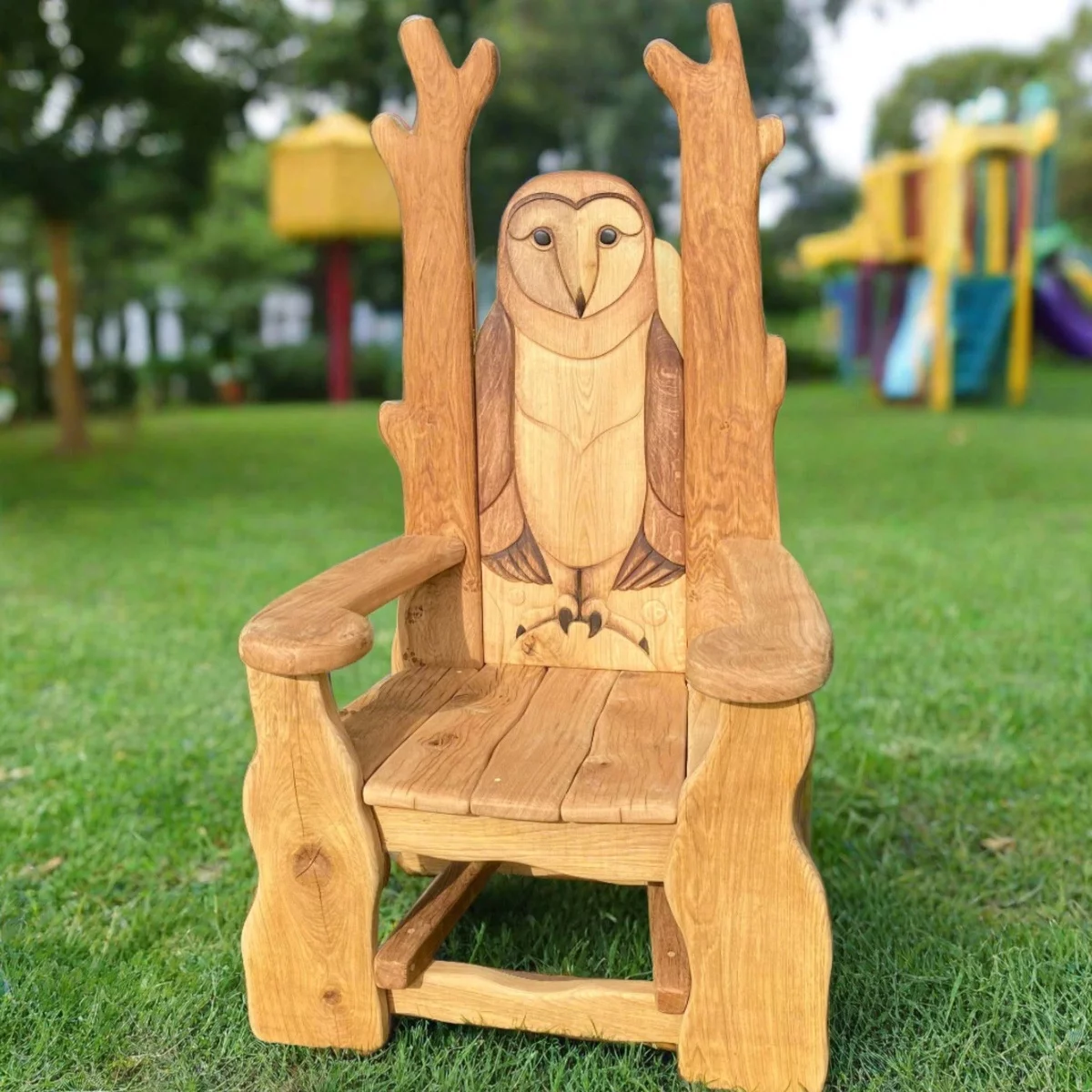 eine geschnitzte Eule schmückt dieses Unikat - Holzstuhl Garten 