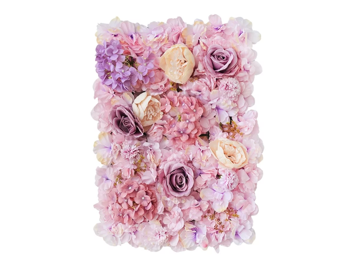 Wanddeko aus künstlichen rosa Blüten