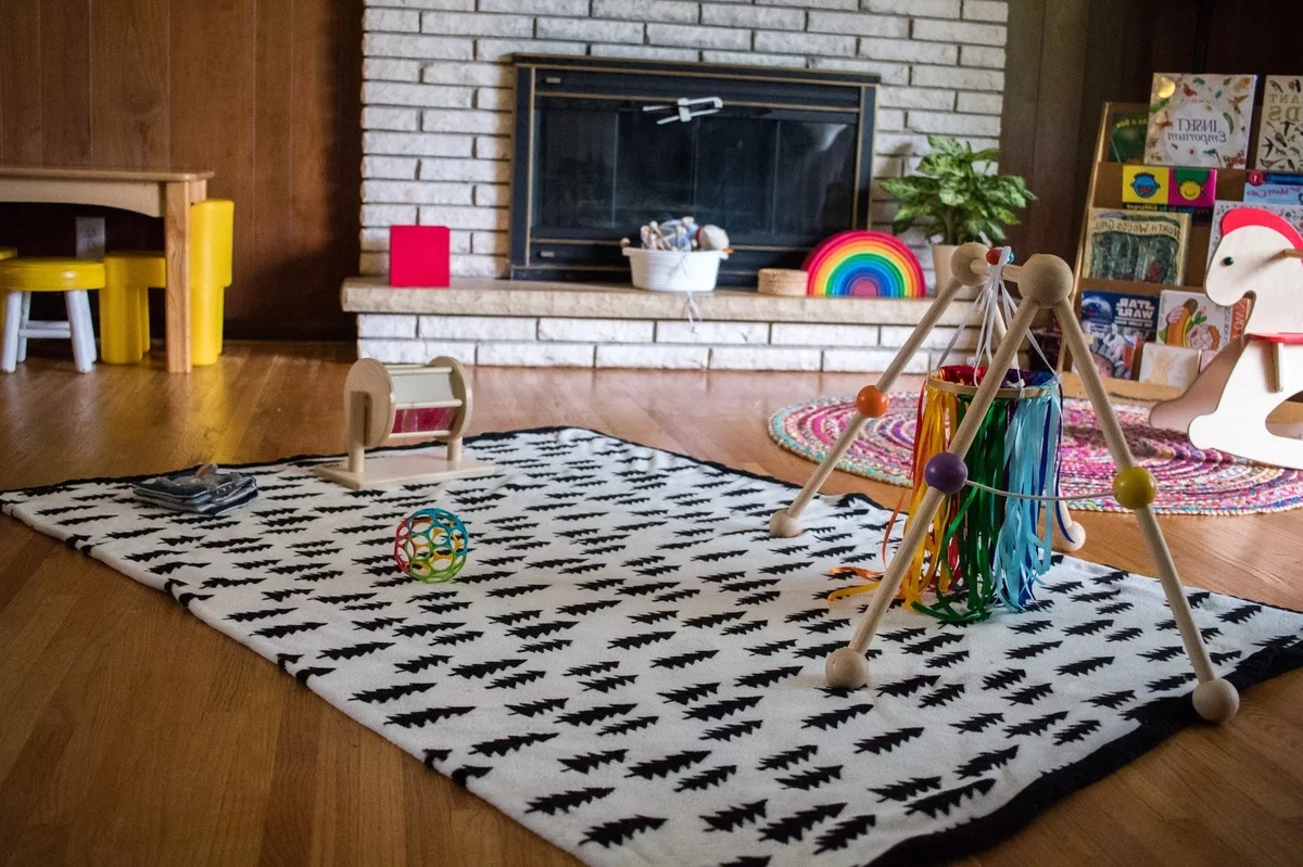 Blick in den Montessori Spielraum zu Hause 