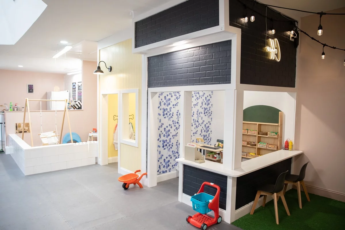 Blick in den Montessori Spielraum zu Hause 