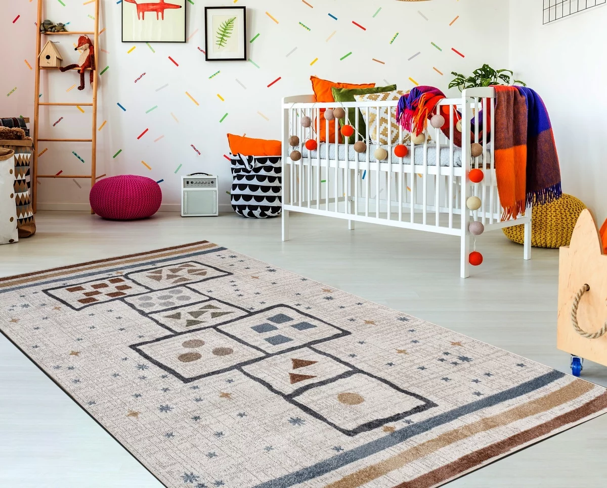 Montessori Spielraum zu Hause lustig eingerichtet