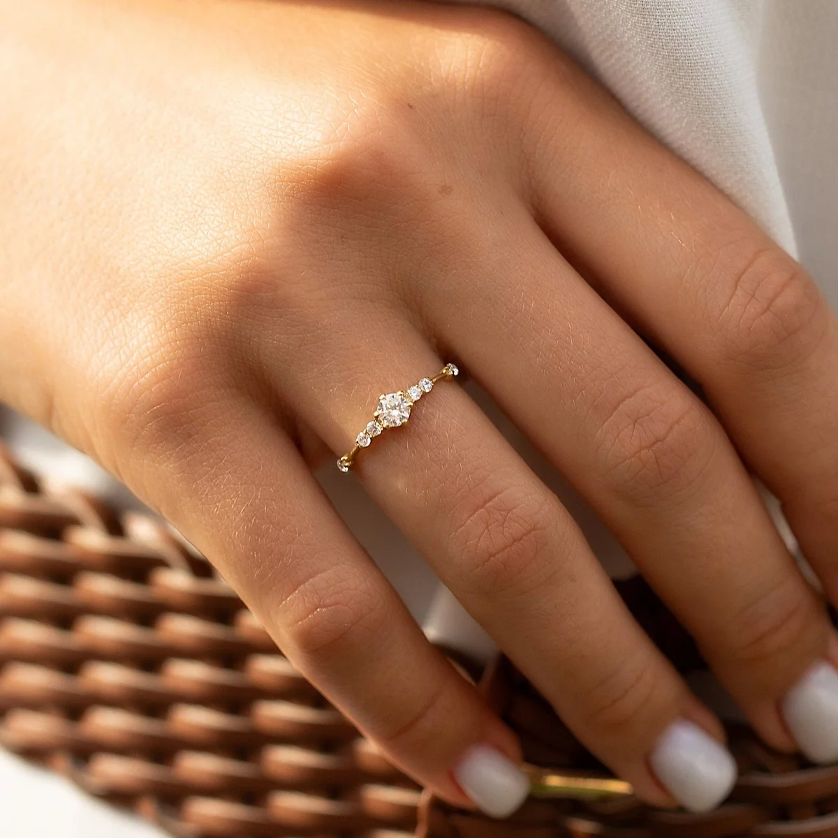 schöner Verlobungsring Frau aus Gelbgold mit Diamanten 