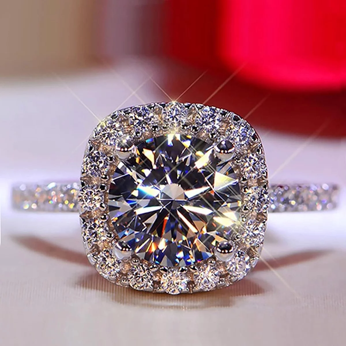 sehr stilvolles Modell Verlobungsring Frau 