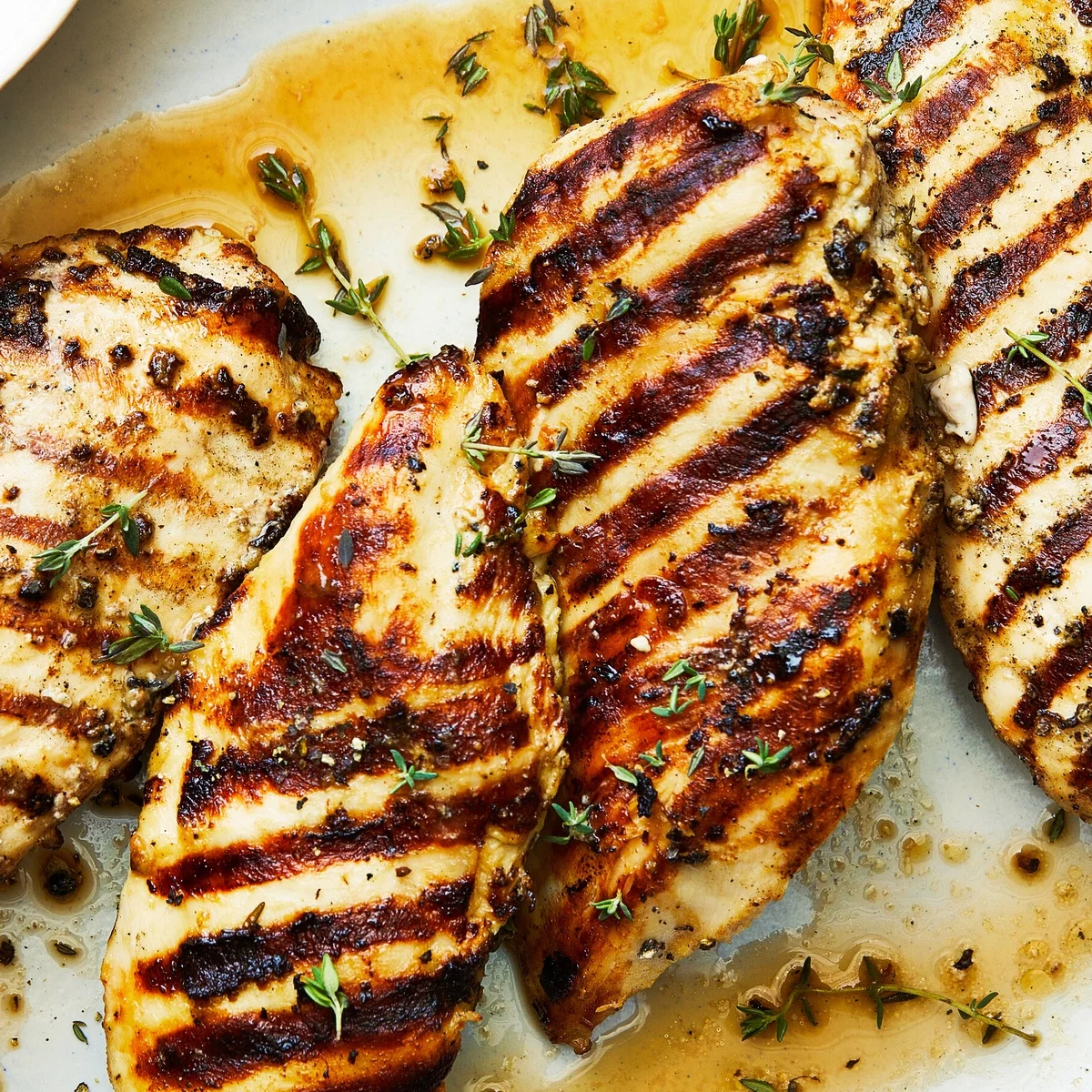 Fleisch mit Rosmarin vom Rost - schmackhafte Grillrezepte 