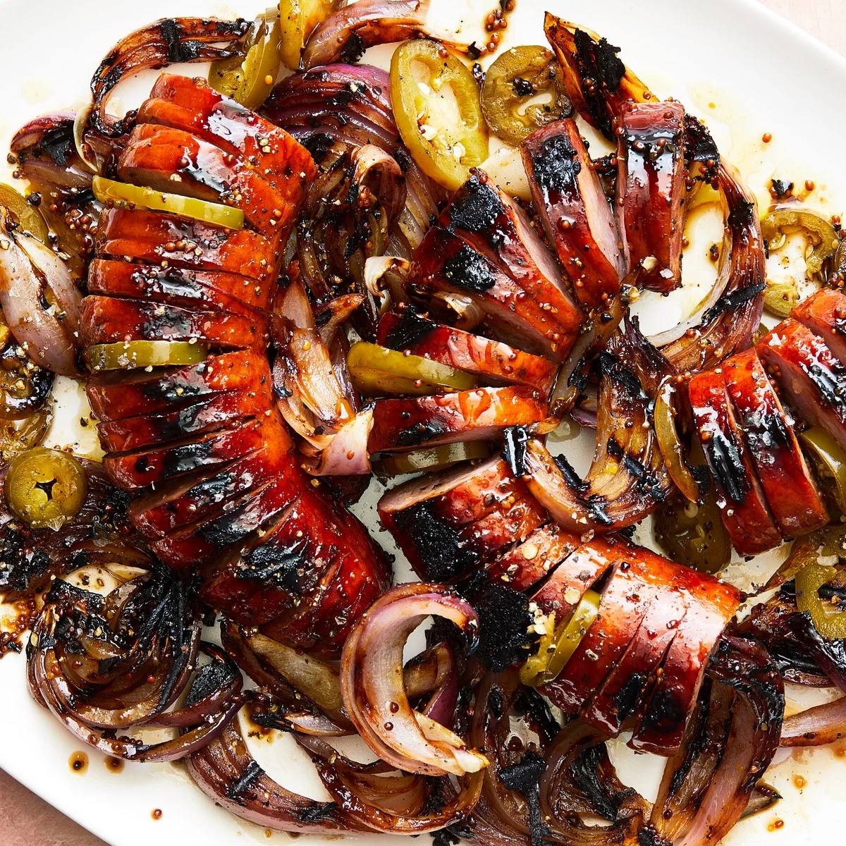 Bratwürste mit Gemüse vom Grill - schmackhafte Grillrezepte 