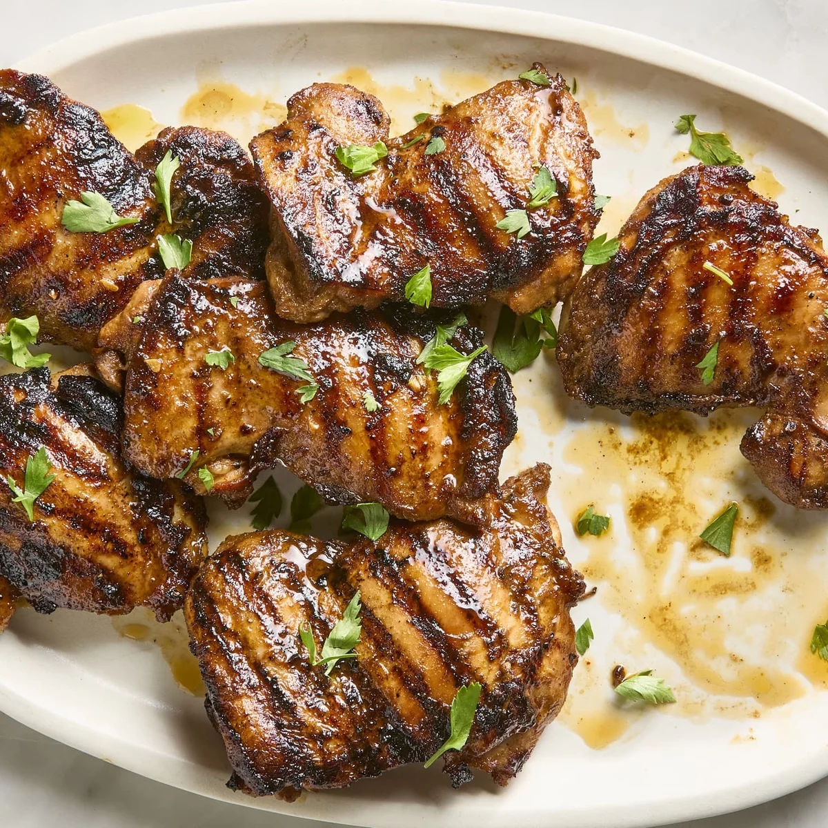 Steaks vom Grill mit wenig Petersilie - schmackhafte Grillrezepte 