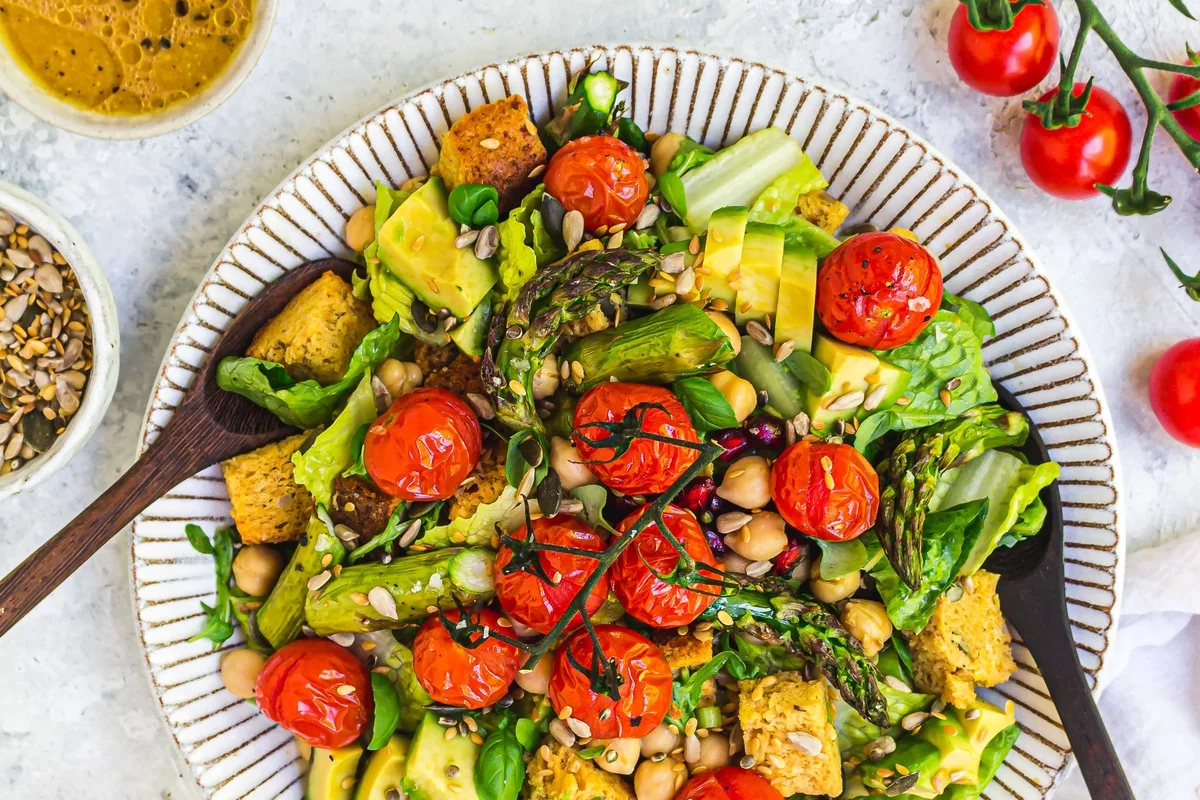 gegrilltes Gemüse mit Avocado - leichte Salate zum Grillen