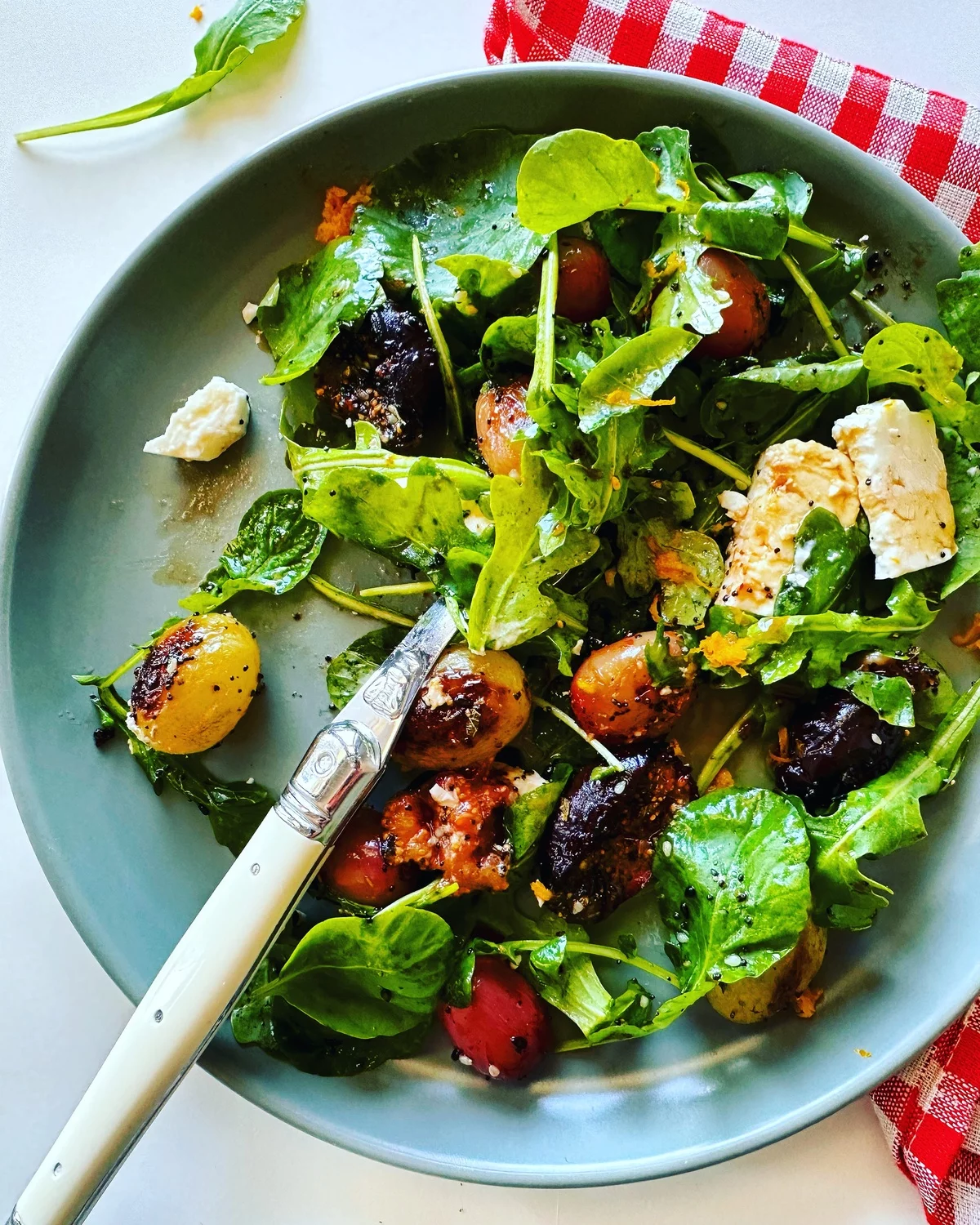 gegrilltes Gemüse mit Spinat - leichte Salate zum Grillen 