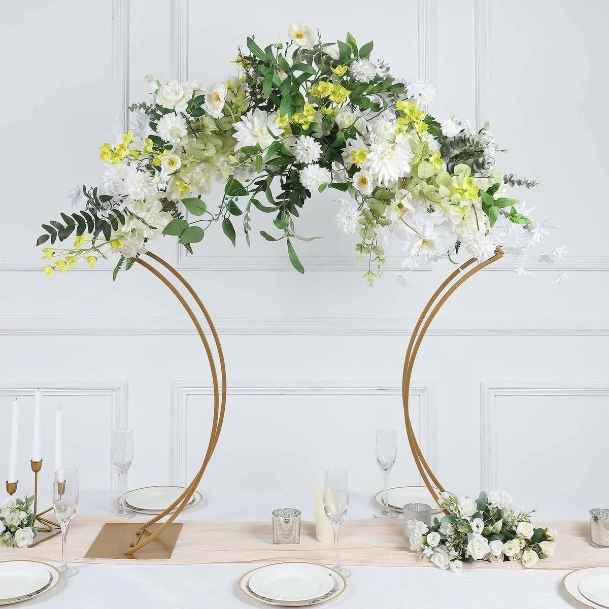 schönes Blumenarrangement als Blickfang - Hochzeit Tischdekoration 