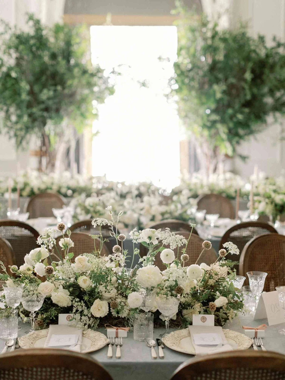 Ton in Ton Hochzeit Tischdekoration nur in weiß und grün 