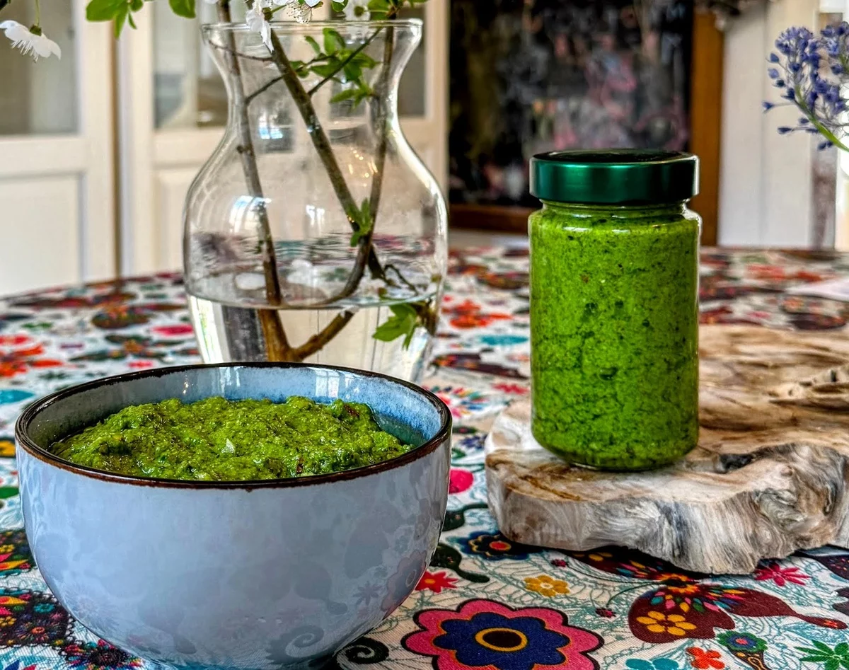 Bärlauch Pesto zu Hause zubereiten und im Glas aufbewahren 