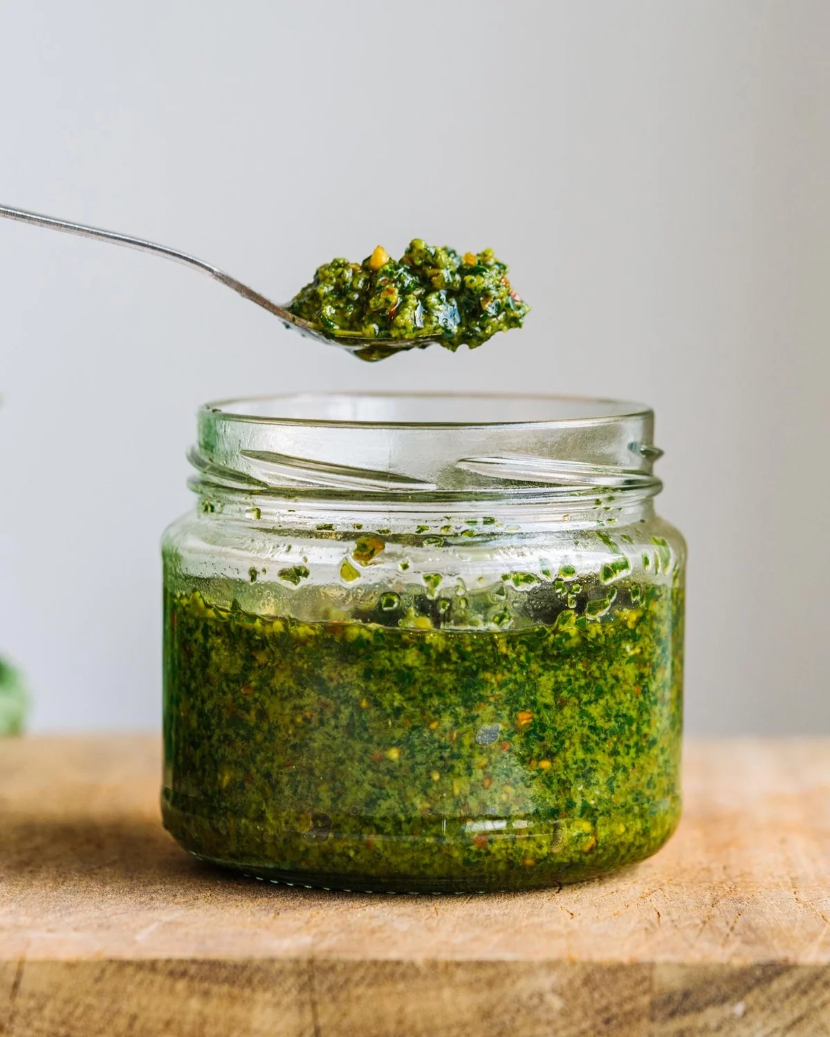 Bärlauch Pesto im Glas aufbewahren 