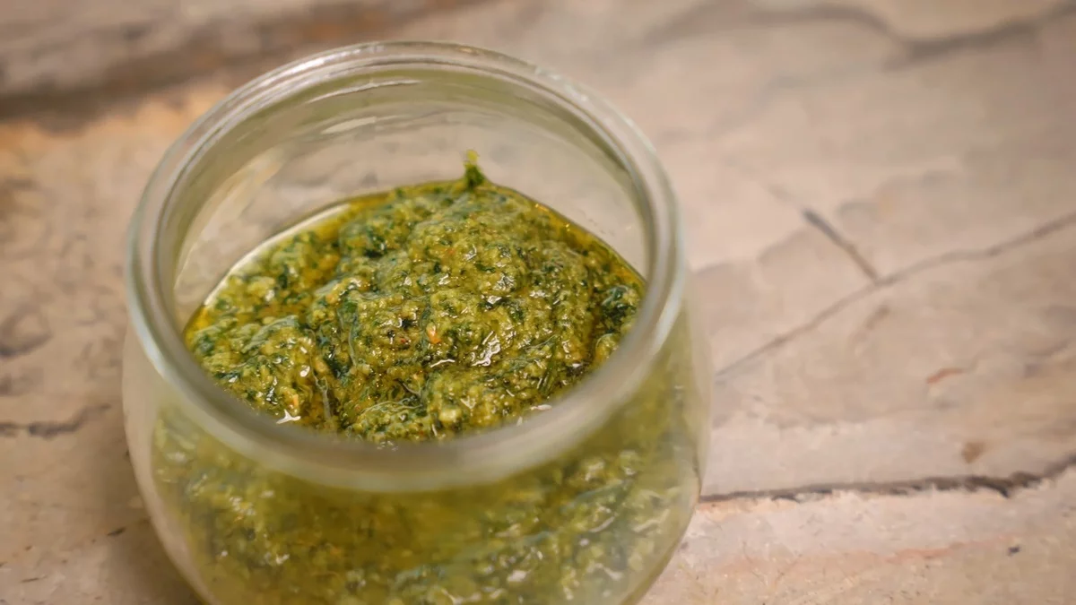 Bärlauch Pesto selber machen und im Glas halten 