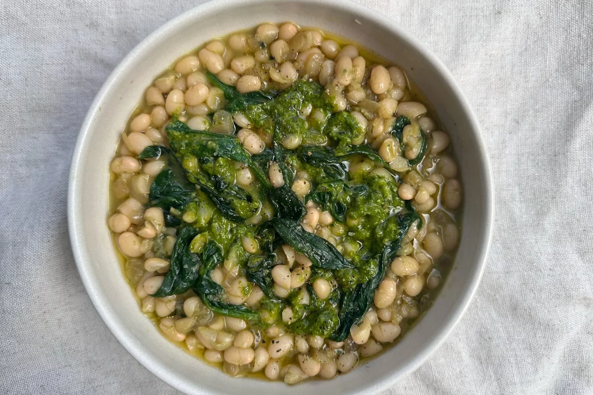 Bärlauch Pesto zu Kichererbsen hinzugeben 