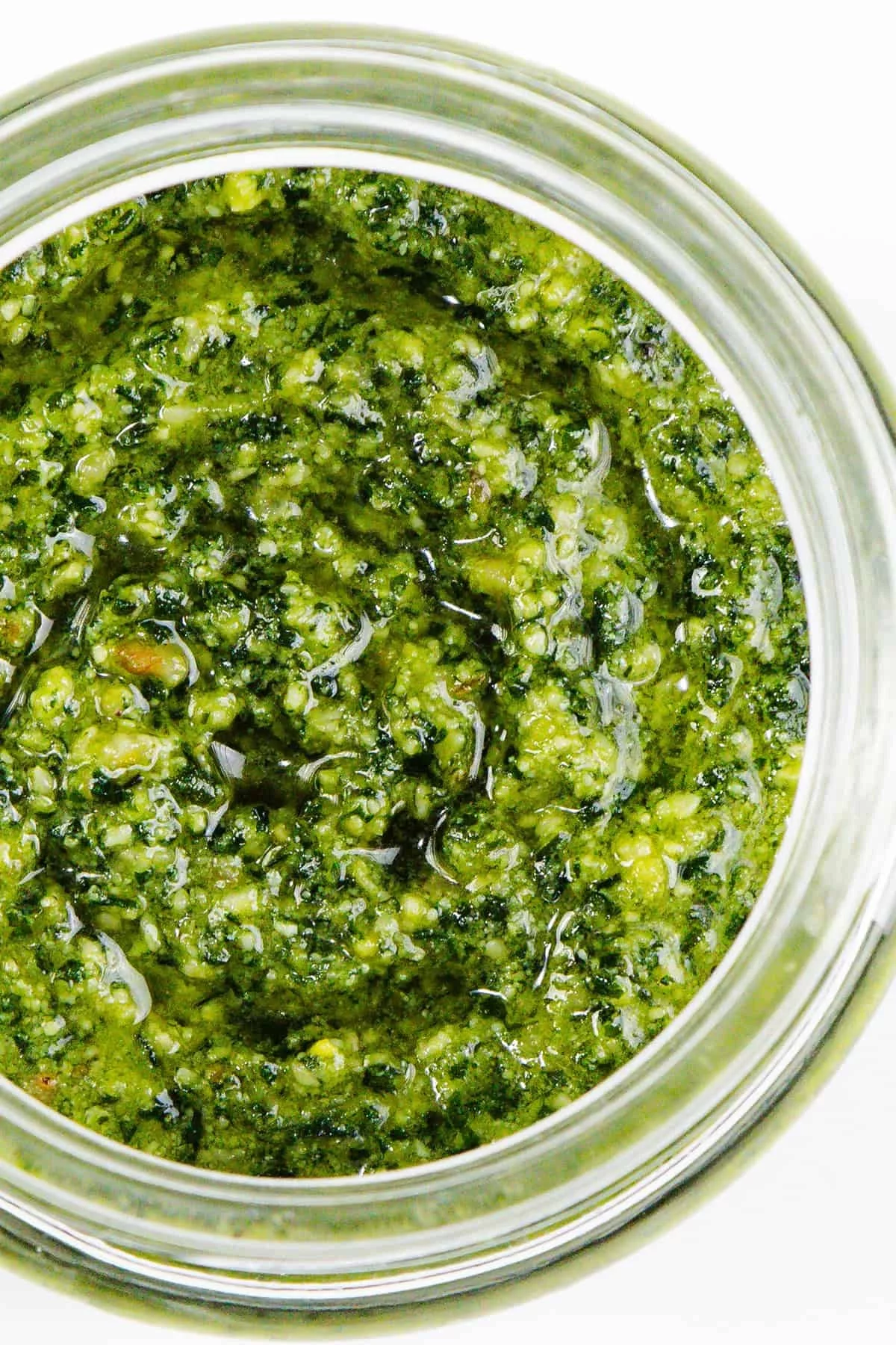 so sieht Bärlauch Pesto im Glas aus