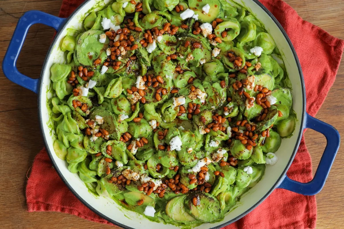 Nudel mit Bärlauch gekocht und mit kleinen Bohnen zubereitet