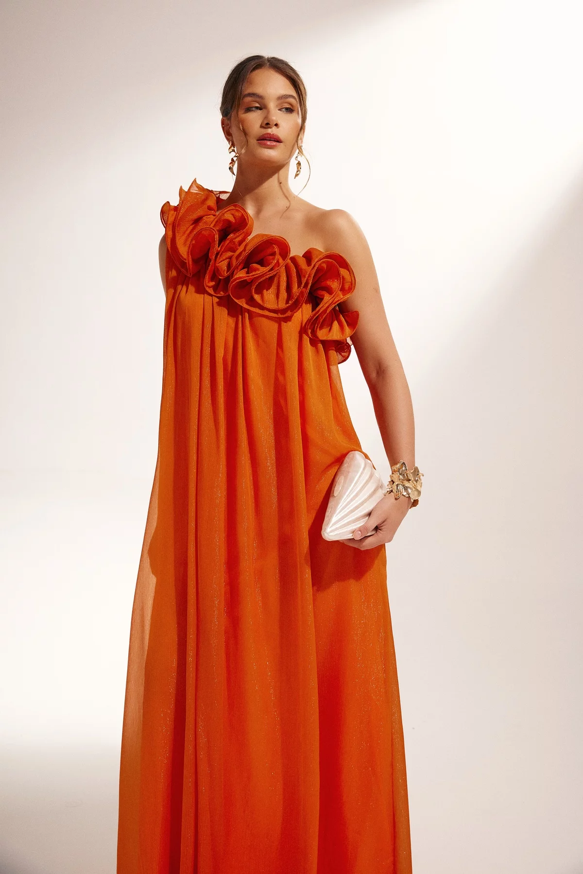 orangefarbenes langes sehr elegantes Kleid schulterfrei mit Rüschen 