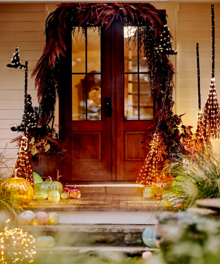 den Hauseingang zu Halloween dekorieren