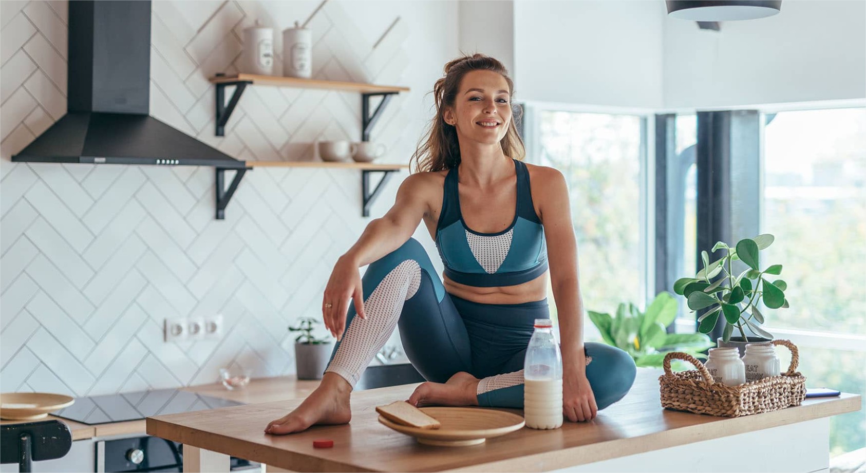 junge Frau regeneriert nach Training