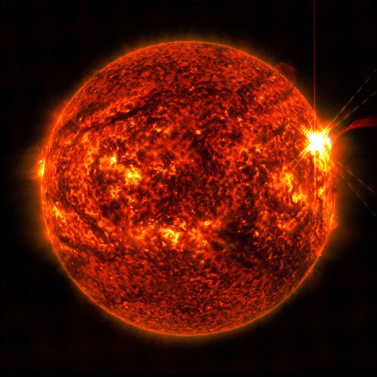 magnetic storm 2025_23hohe Sonnenaktivität - schwarze Flecken auf der Oberfläche