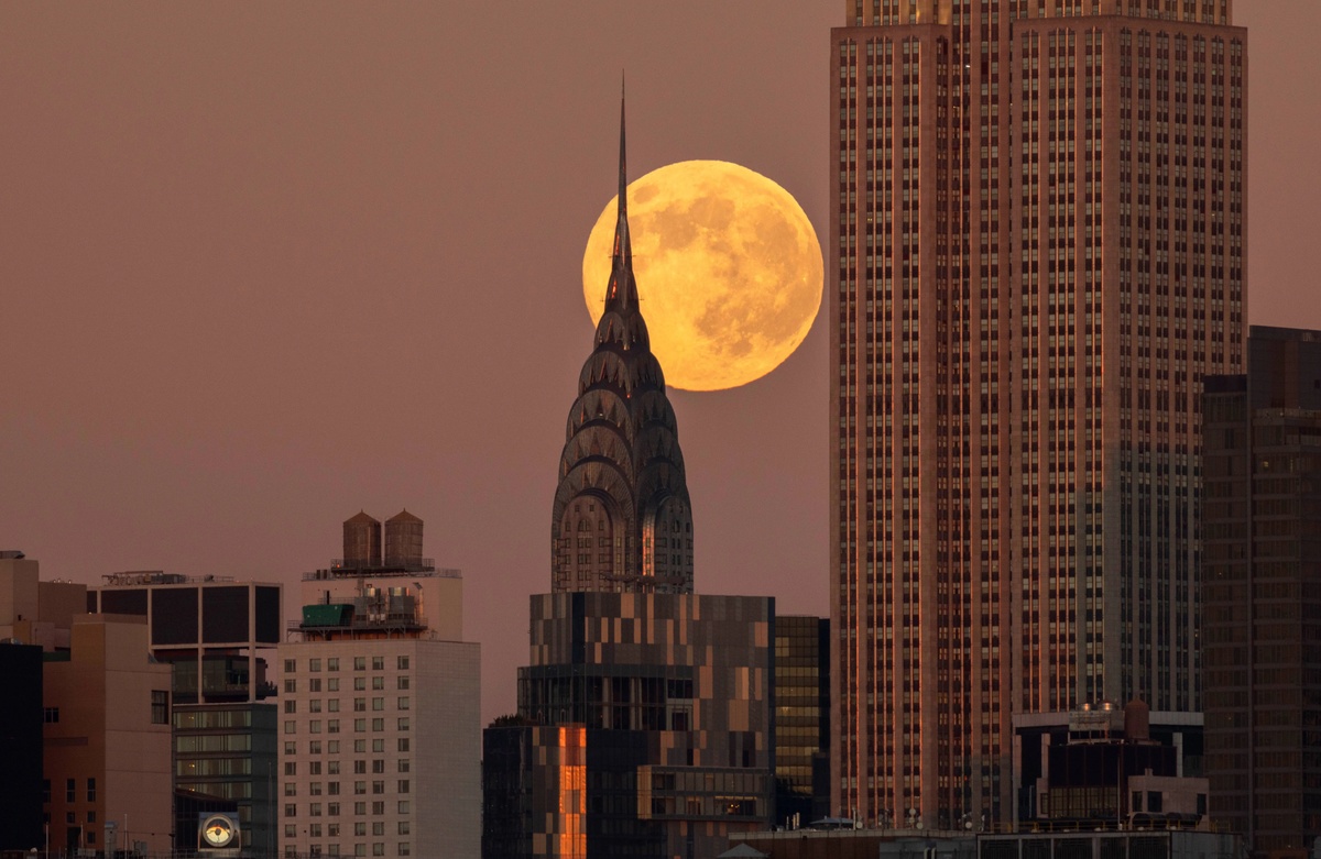 Supermond über der US Metropole New York
