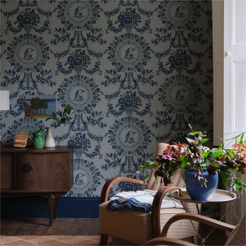 Statement-Wand im Wohnzimmer mit einer Wandtapete