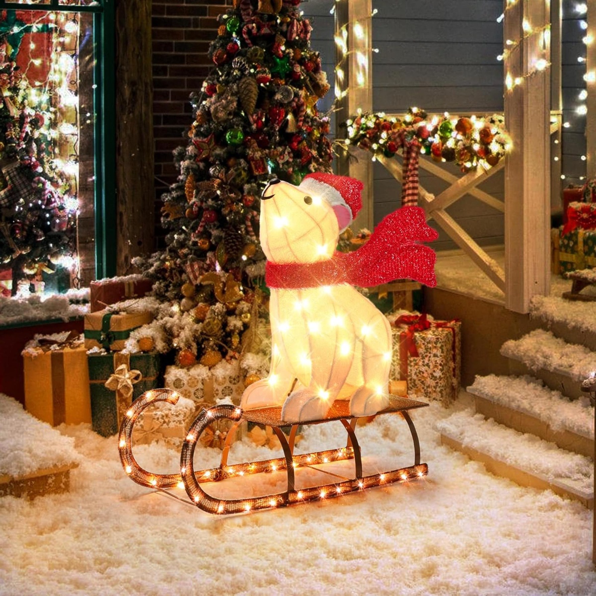 lustige Weihnachtsdeko drauén - ein Bär auf Schlitten