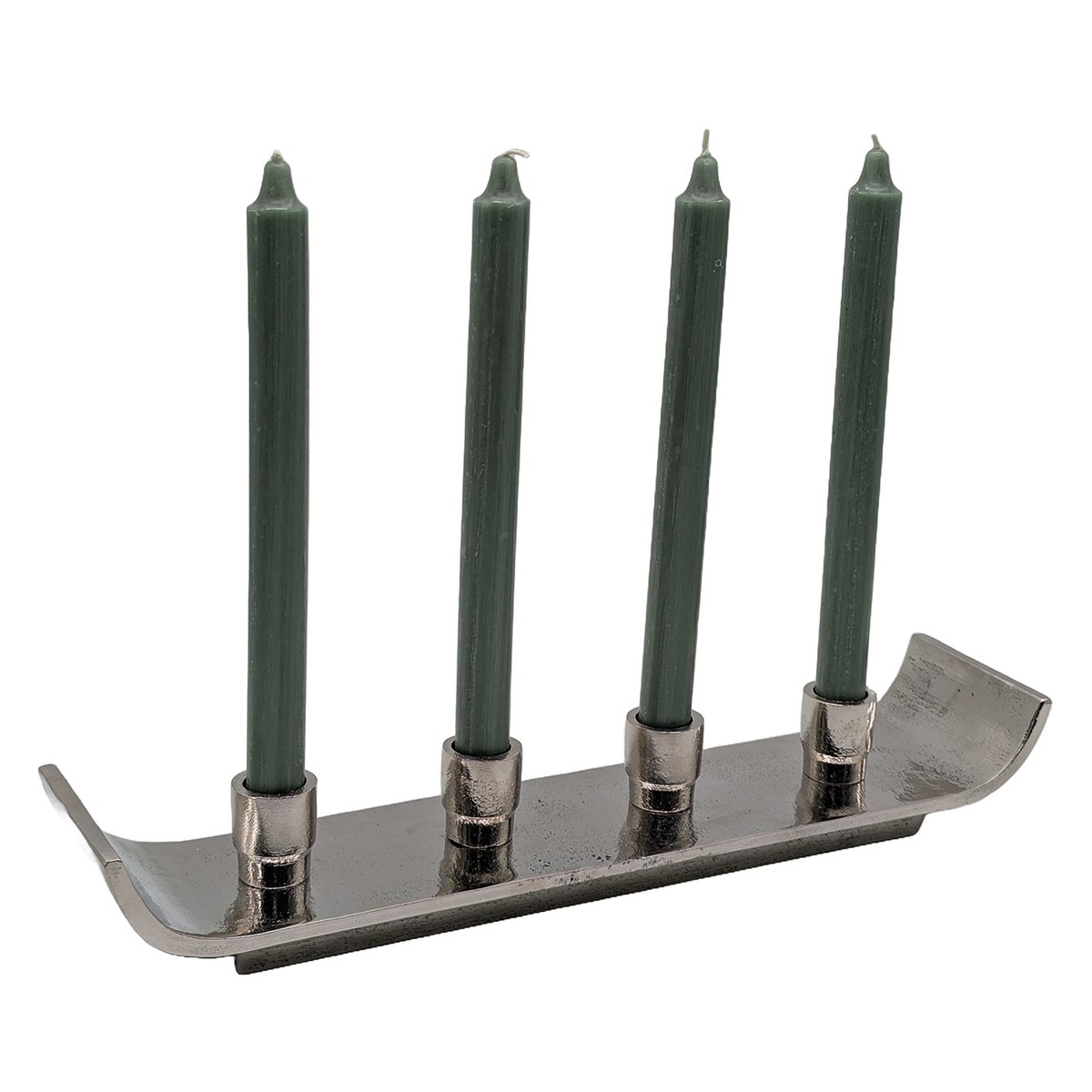 moderner minimalistischer Adventskranz mit schwarzen Kerzen 