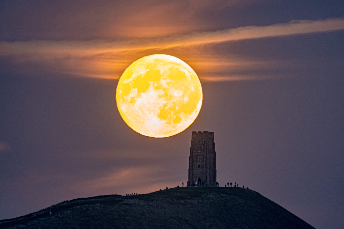 ein schönes Bild - Supermond im nächtlichen Himmel