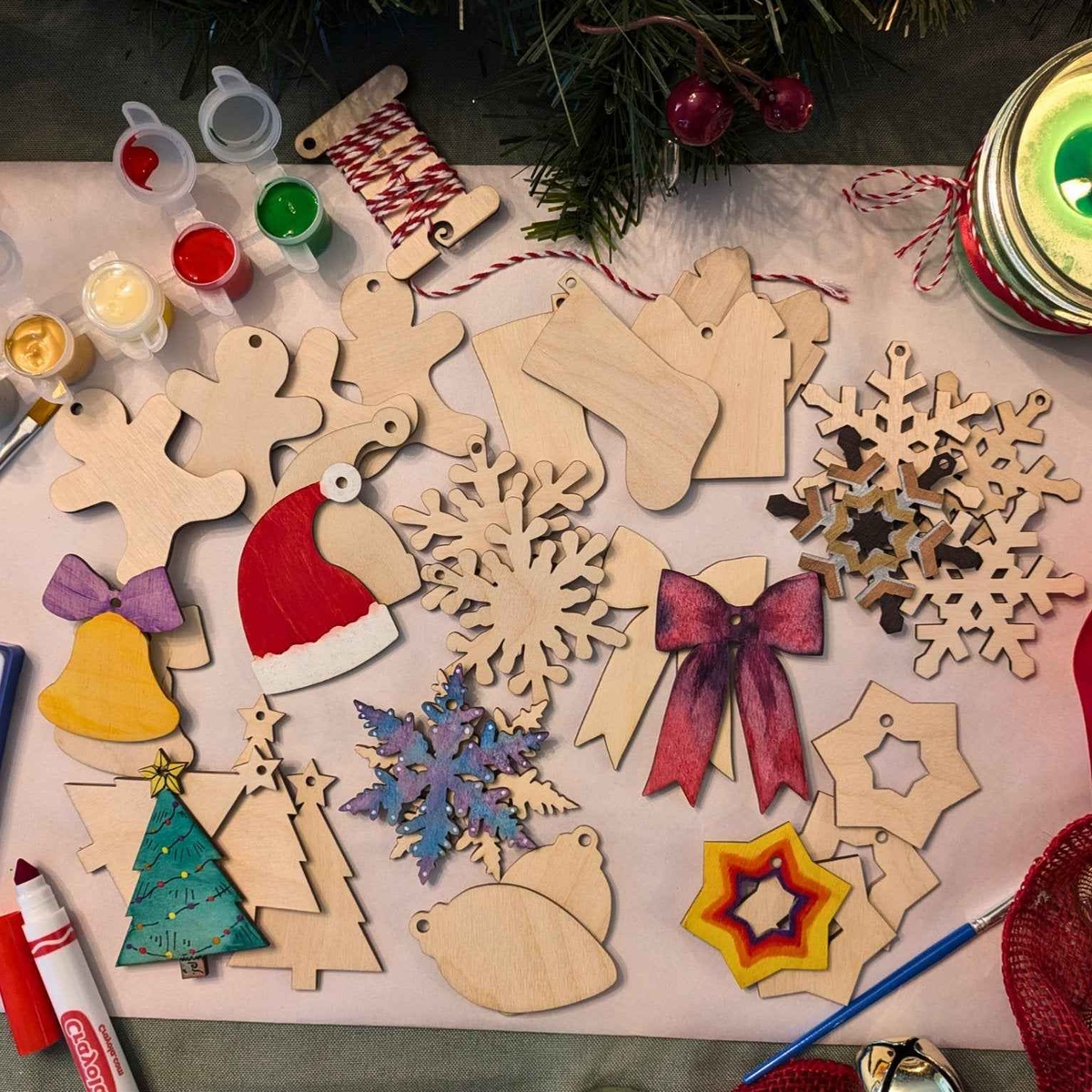 wenige Materialien für Weihnachtsdeko mit Holzscheiben 