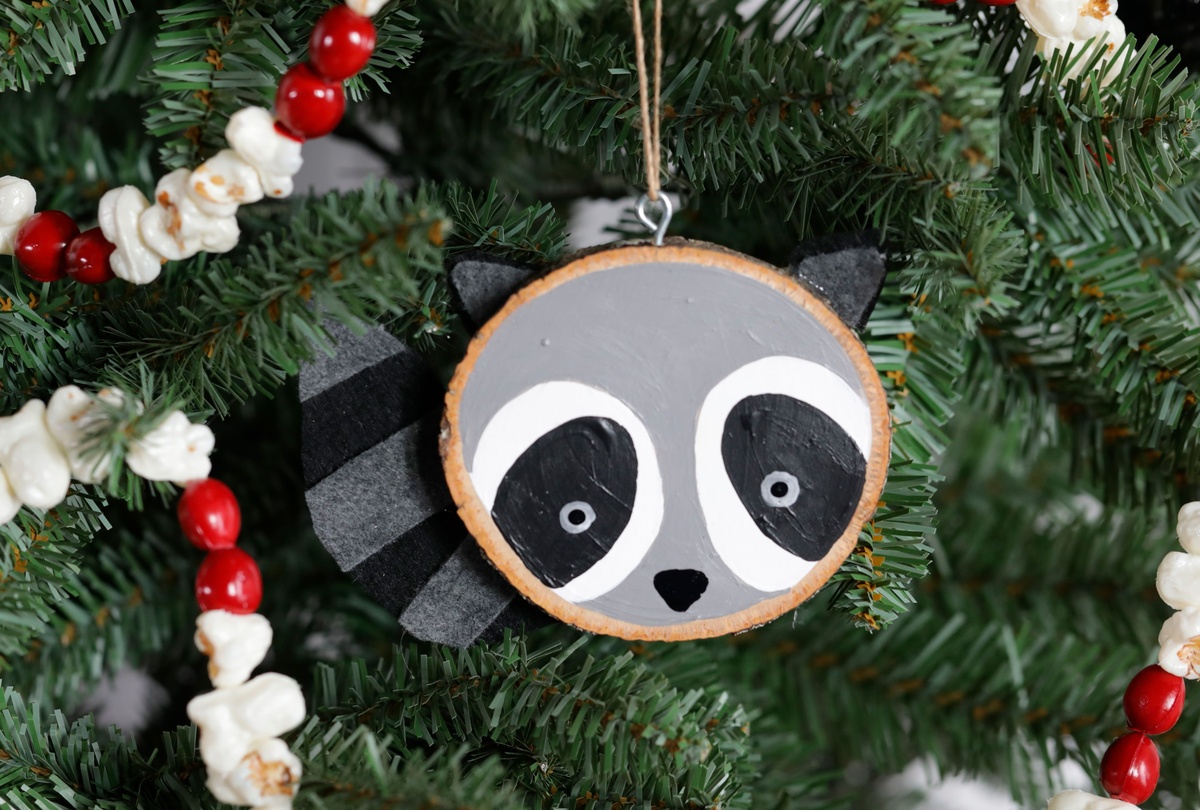 trauriges Gesicht auf dem Tannenbaumanhänger