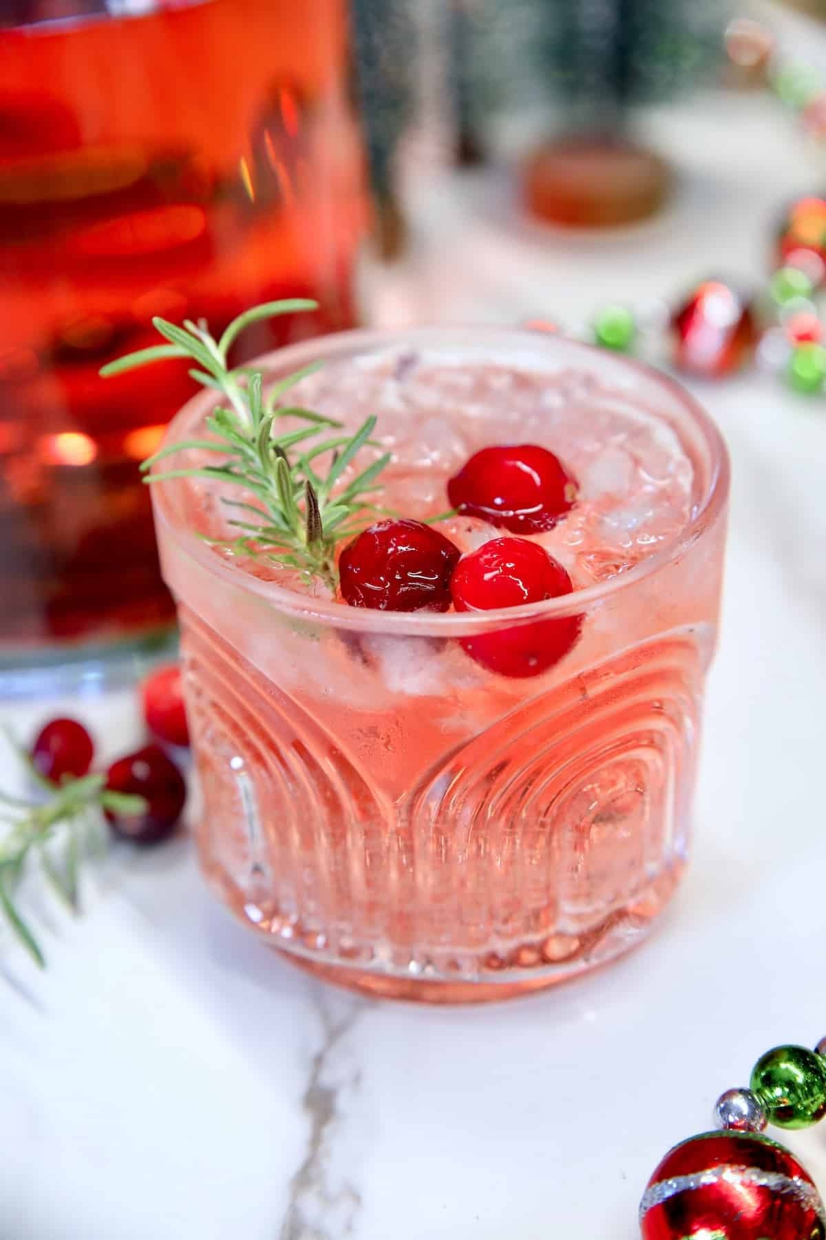 toller Cocktail weihnachtlich garniert