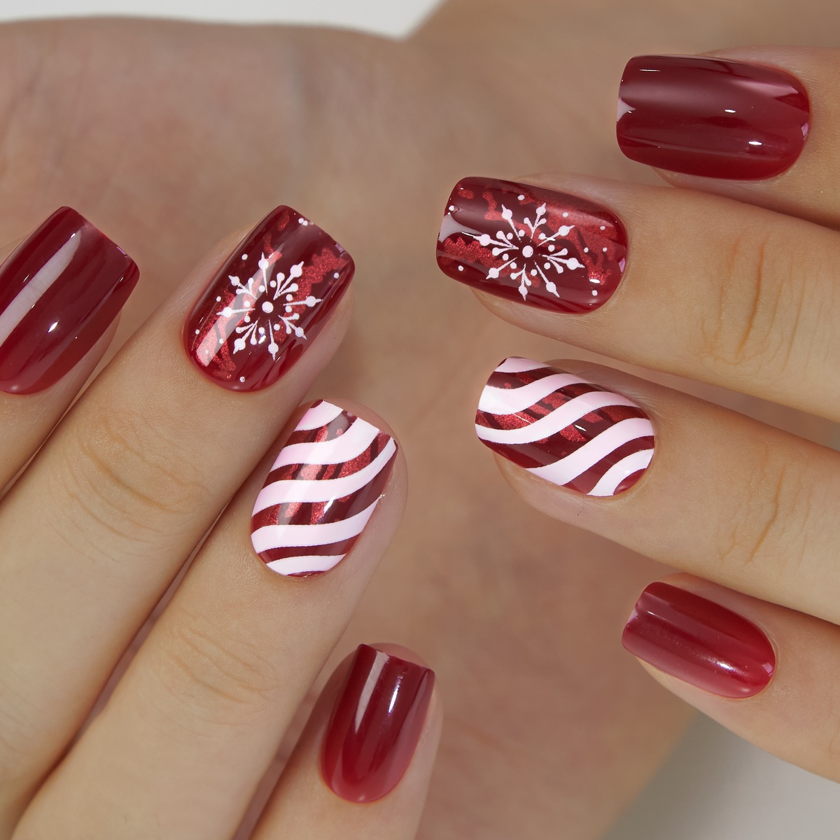 Christmas Nails in Rot und Weiß 