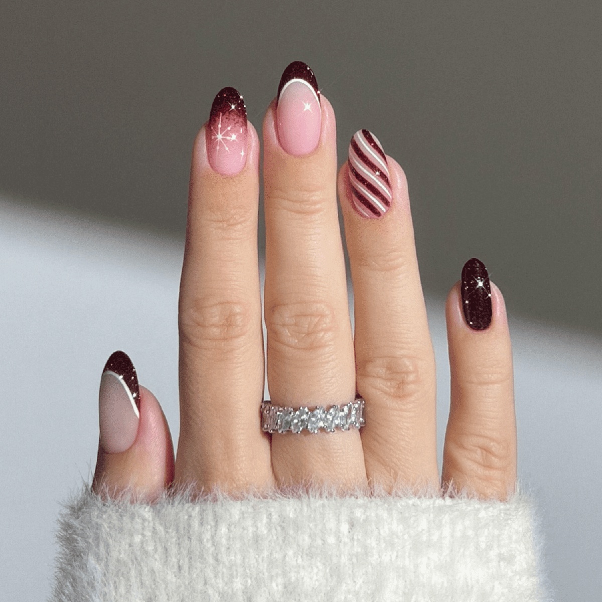 sehr stilvolle Christmas Nails -französische Maniküre