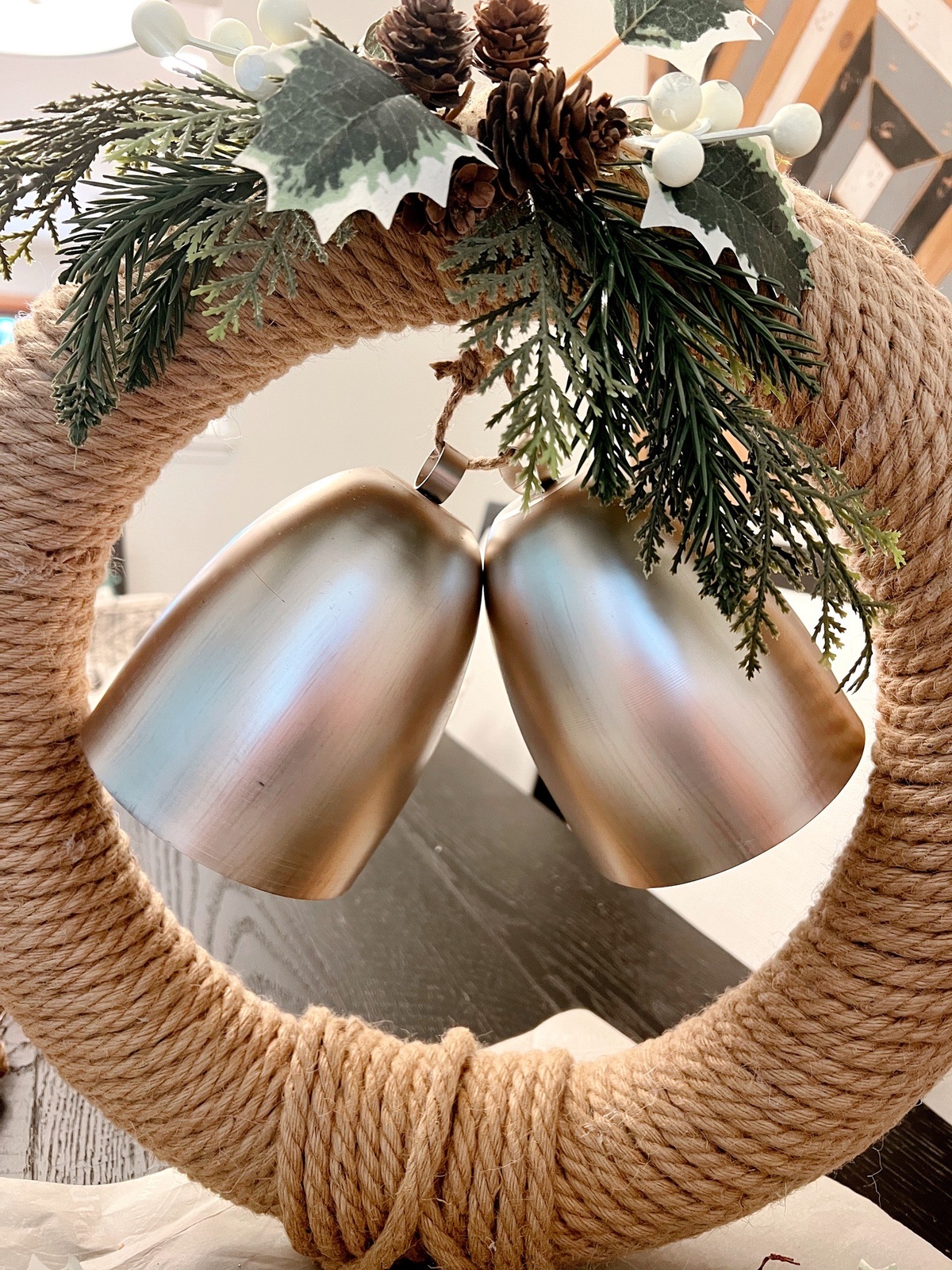 Türkranz zu Weihnachten im einfachen Design mit Glocken 