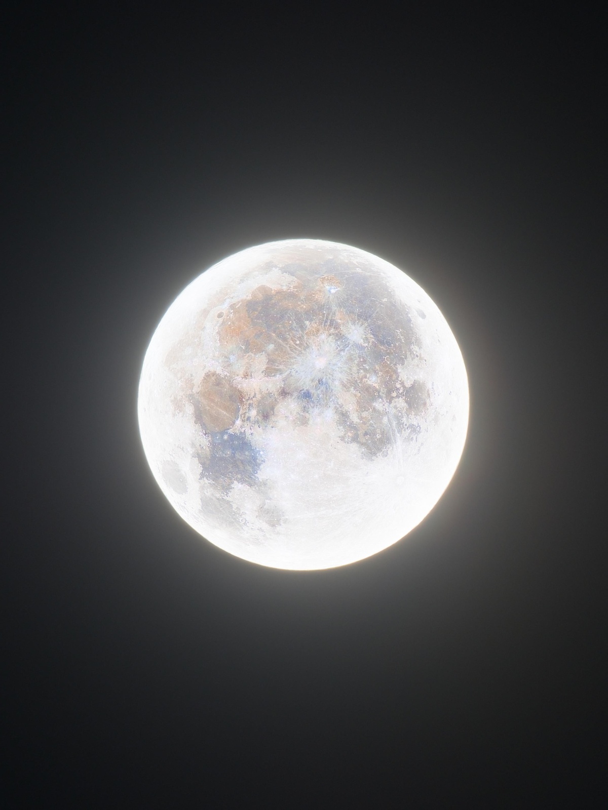 kaltes Mondlicht im Dezember