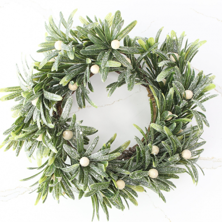 Ein dekorativer Kranz aus Mistelzweigen