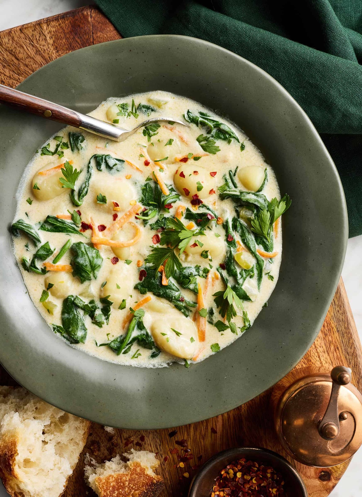 cremige Wintersuppe mit Kartoffeln und Spinat