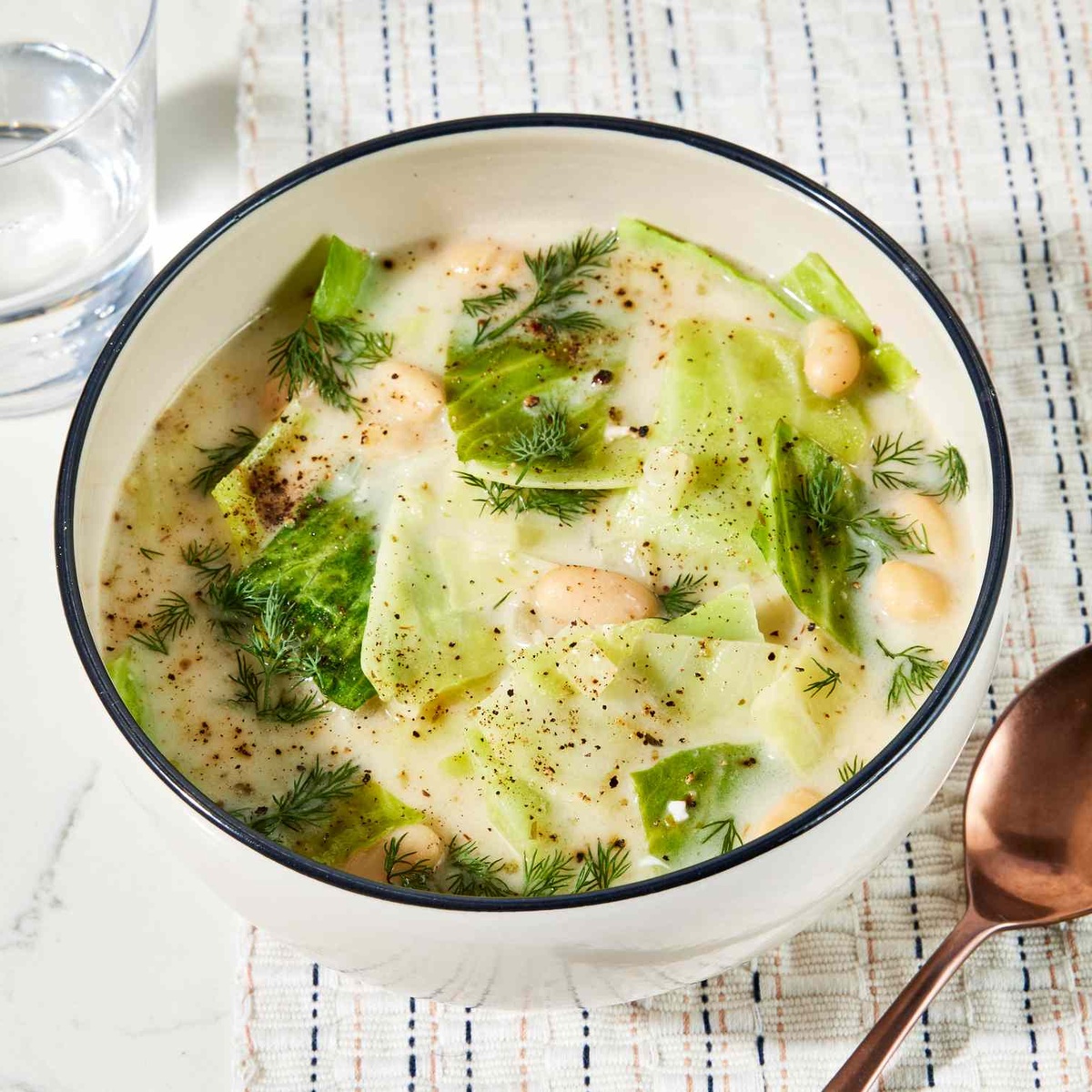 Kohlsuppe ist eine der beliebtesten Wintersuppen überhaupt