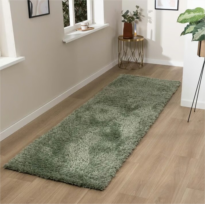 petrolgrüner Läufer peppt die Ecke auf