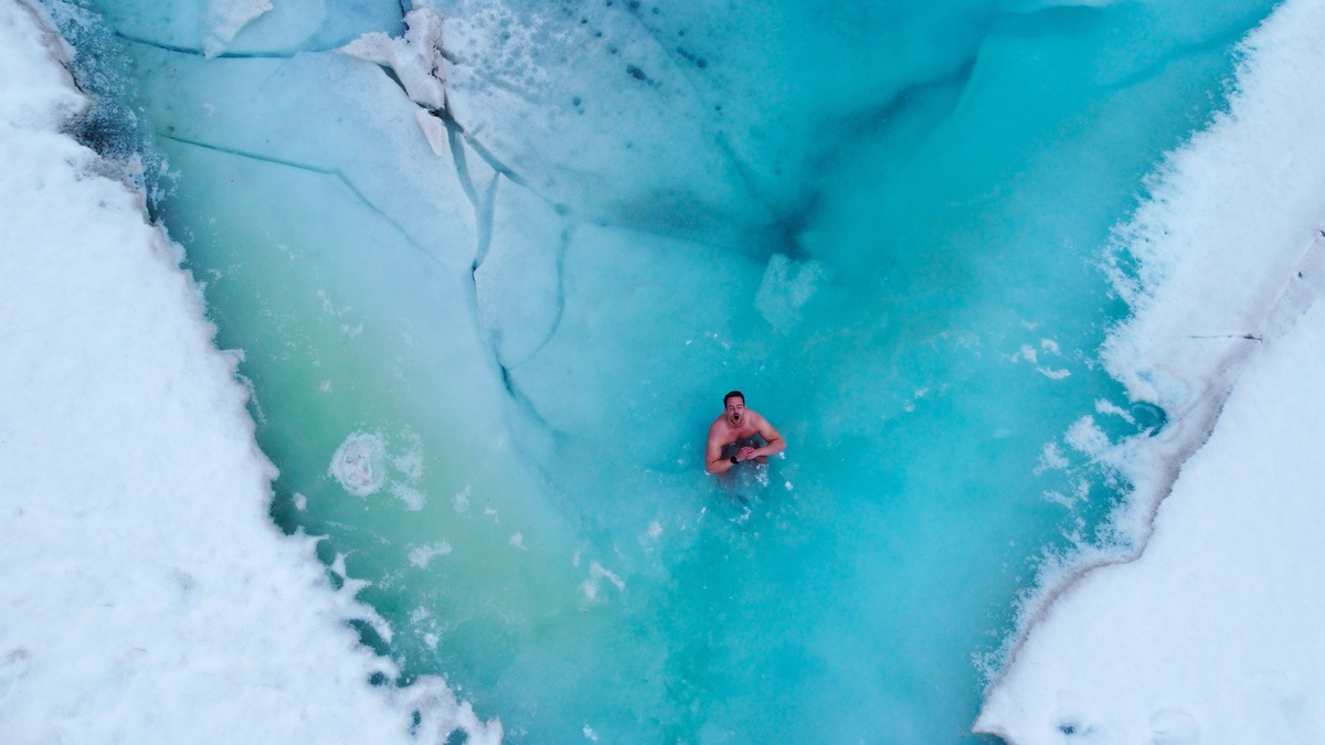 beim Eisbaden ganz allein sein ist riskant