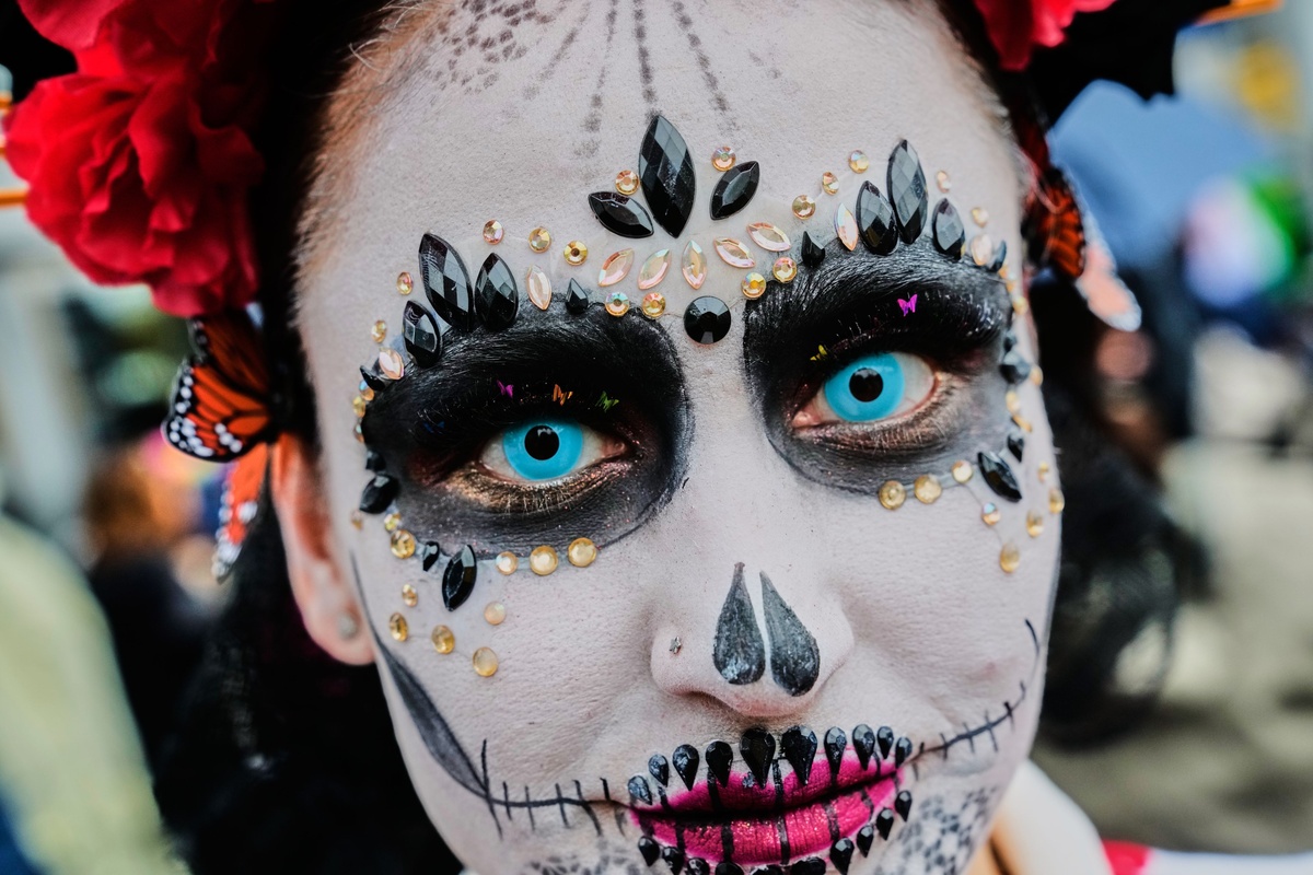 Fasching 2026 - ernstes Gesicht mit viel Schminke 