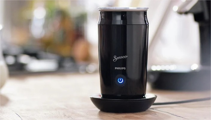 moderne Küchengeräte - ein schicker Milchaufschäumer 