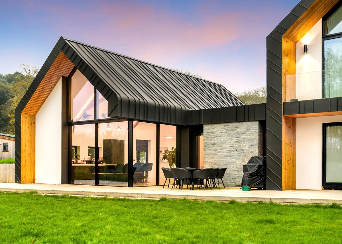 modernes autarakes Haus auf dem Lande 