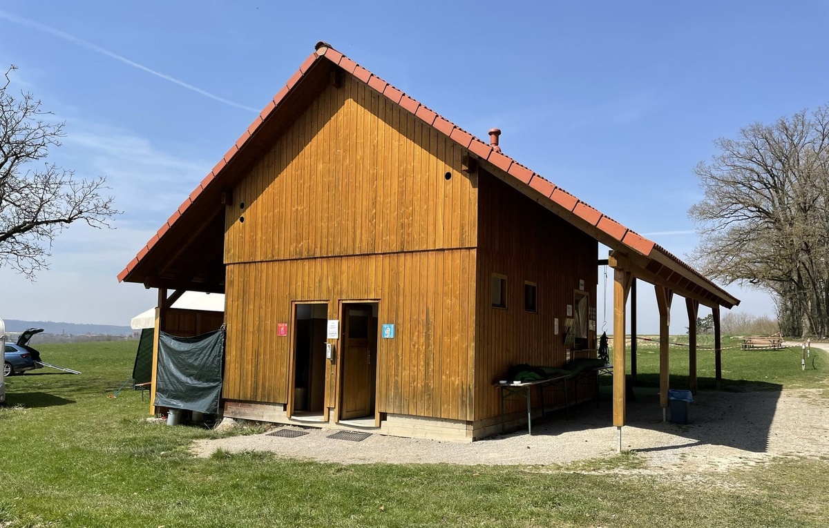 die Werkstatt ist ein kleiner Bau zum autaraken Haus