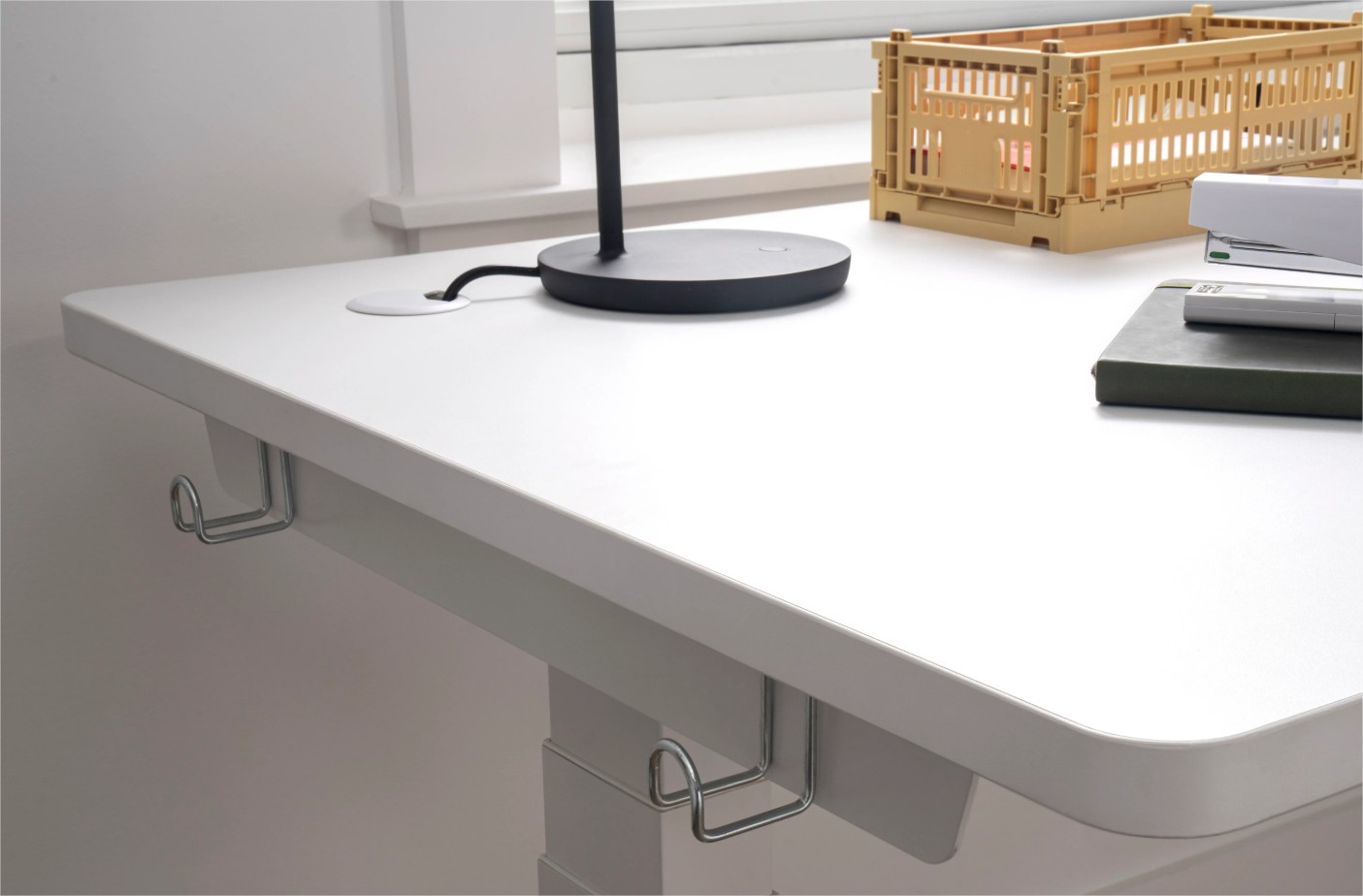 keine Kabel im modernen Homeoffice