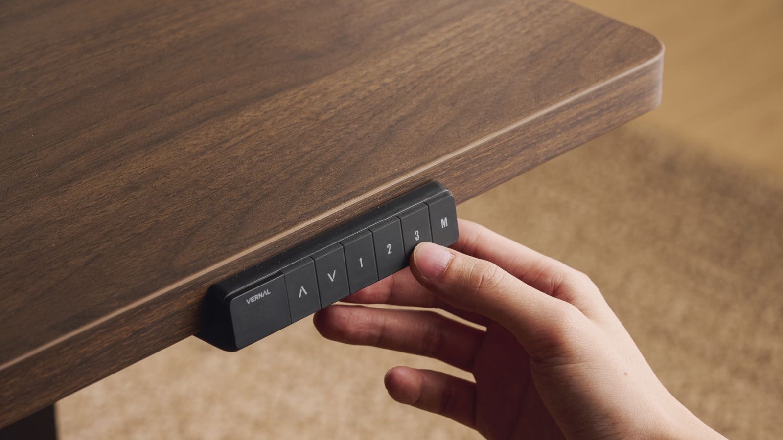 ein moderner Schreibtisch hat zahlreiche Funktionen