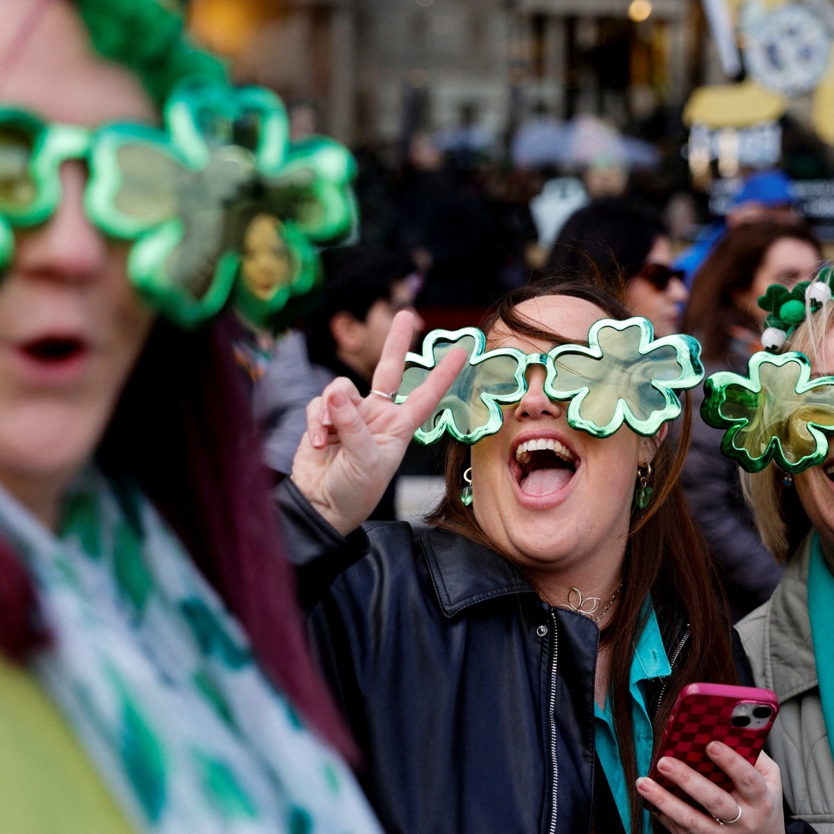 grüne Kleeblätter sind Glücksbringer