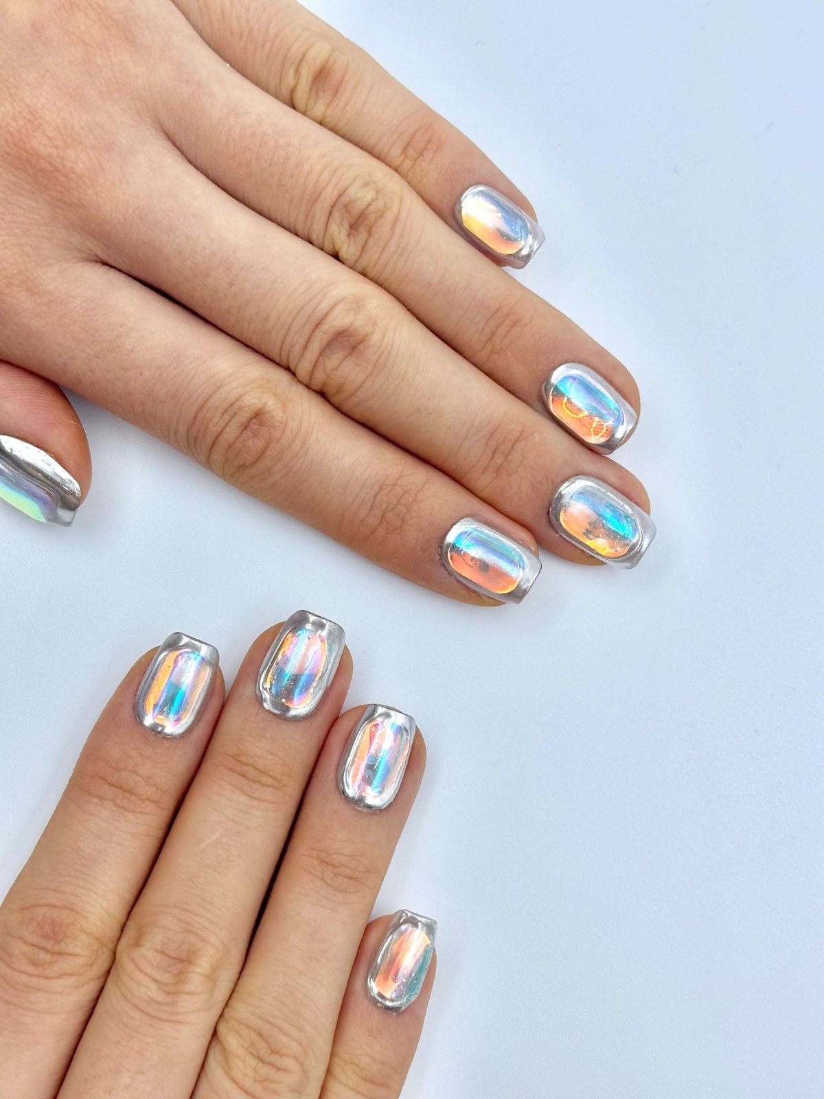 schimmernde Maniküre 2026 in Metallic Farbtönen