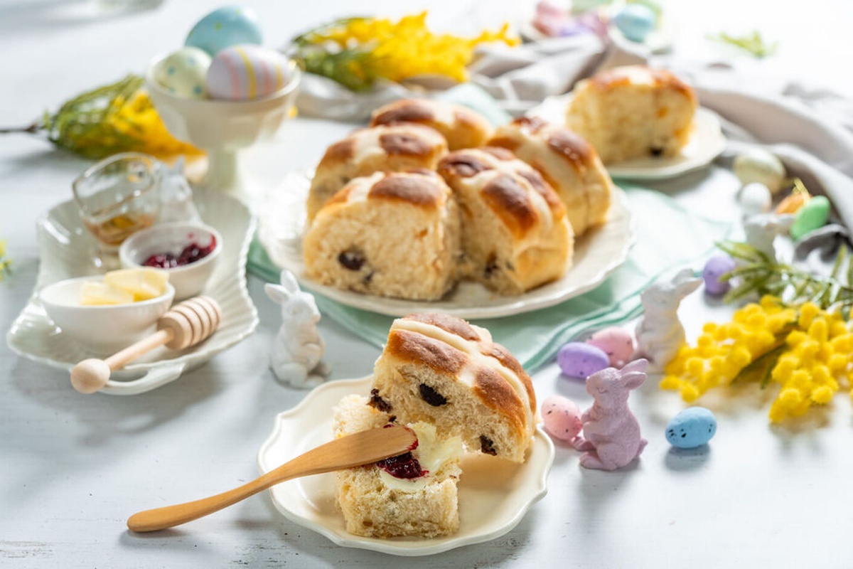 Hefezopf mit Rosinen - traditionelle Osterspezialität